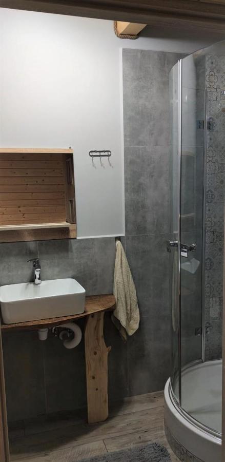 Chochlik Hotel Ustrzyki Dolne Kültér fotó