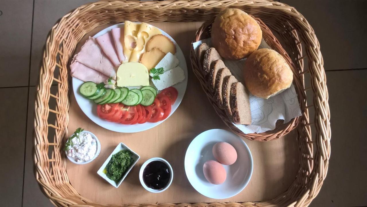 Chochlik Hotel Ustrzyki Dolne Kültér fotó